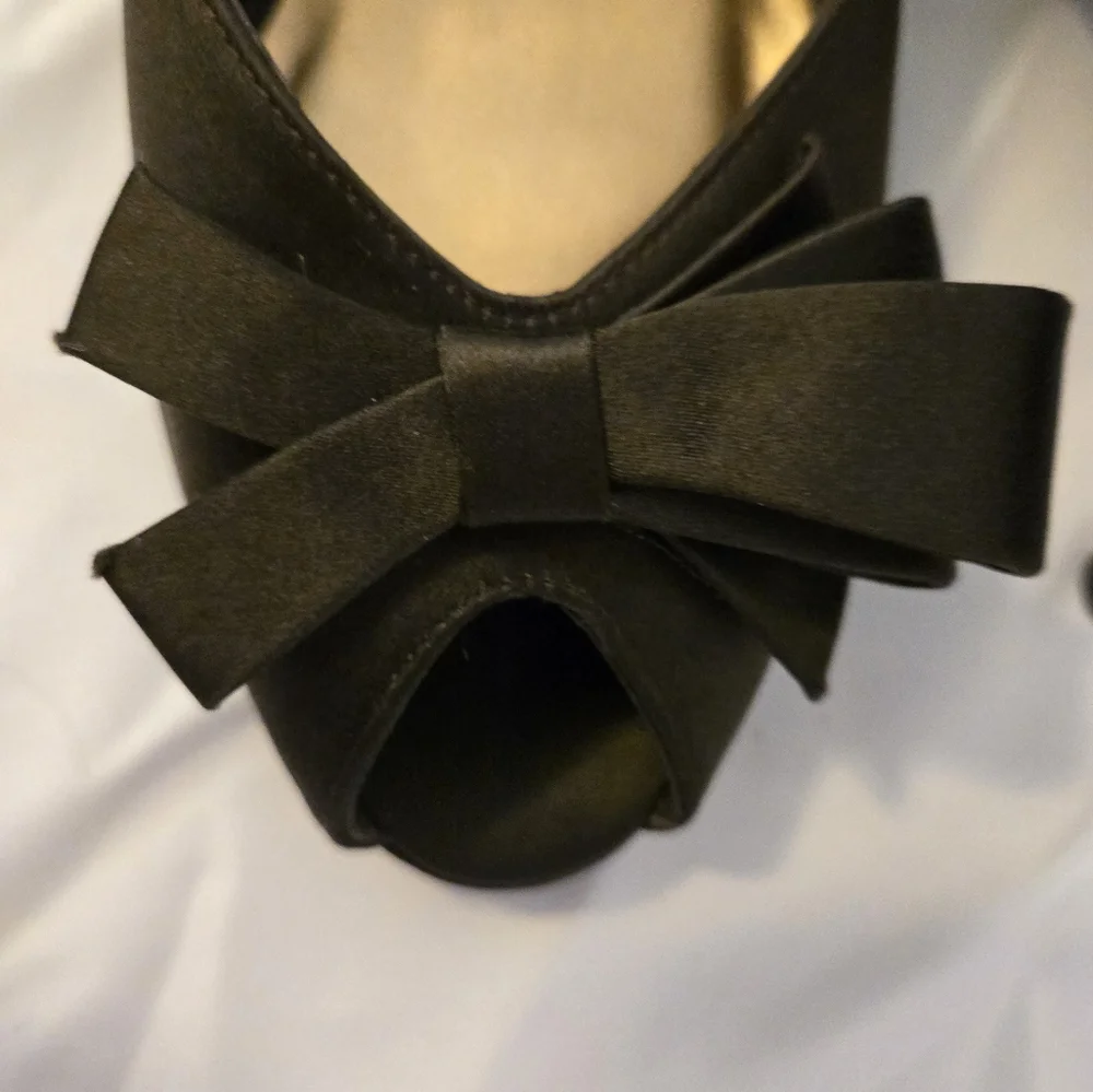 Stuart Weitzman Brown Satin Bow Peep Toe Heels | Size 10 - Picture 4 of 8